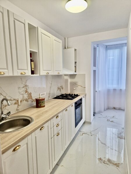 Unirii, Bratianu vizavi Magazinul Cocor/ Comision - 0% /negociabil